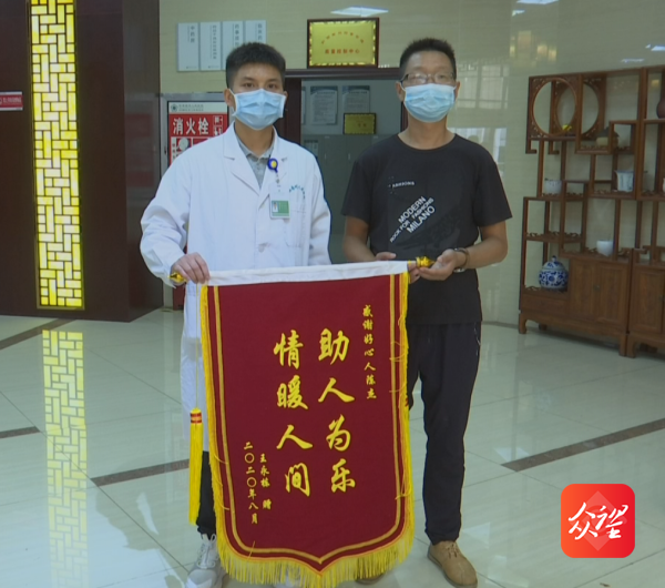 州醫(yī)藥學部好小伙陳杰 救援受傷老人 獲媒體點贊
