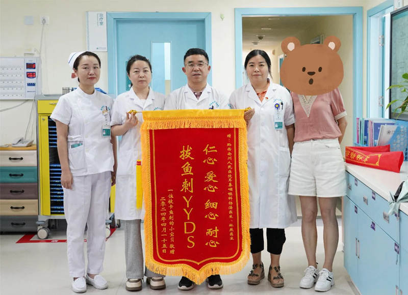 拔魚(yú)刺YYDS—三歲幼童魚(yú)刺卡喉 州人民醫(yī)院耳鼻咽喉科醫(yī)生妙手取出